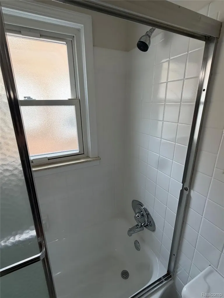 2079 Mclain Avenue Lincoln Park City MI 48146