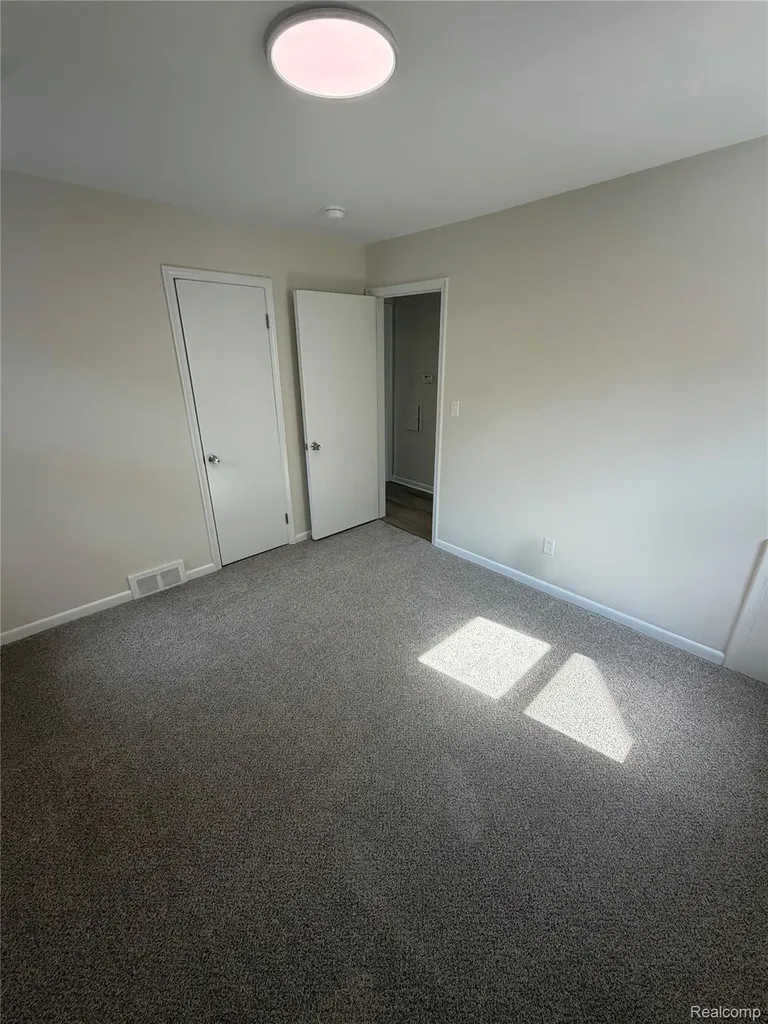 2079 Mclain Avenue Lincoln Park City MI 48146