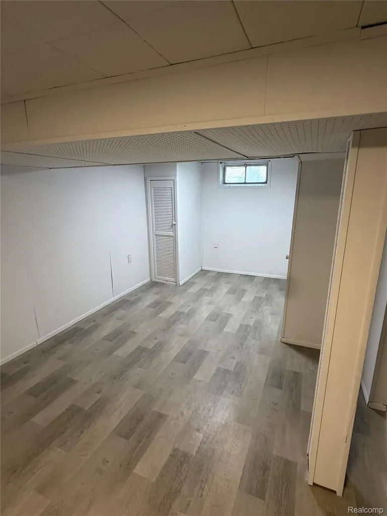 2079 Mclain Avenue Lincoln Park City MI 48146