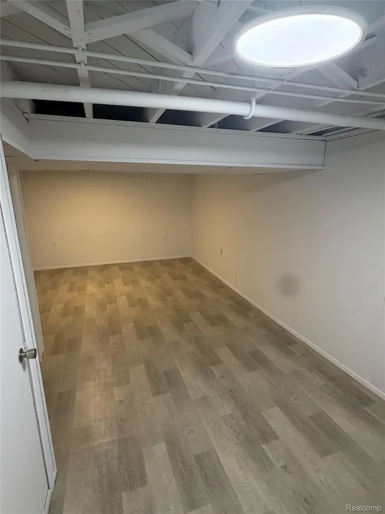 2079 Mclain Avenue Lincoln Park City MI 48146