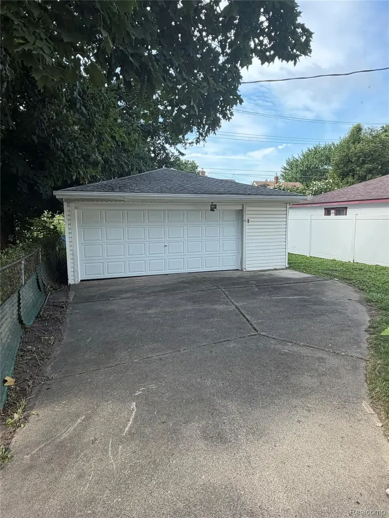 2079 Mclain Avenue Lincoln Park City MI 48146