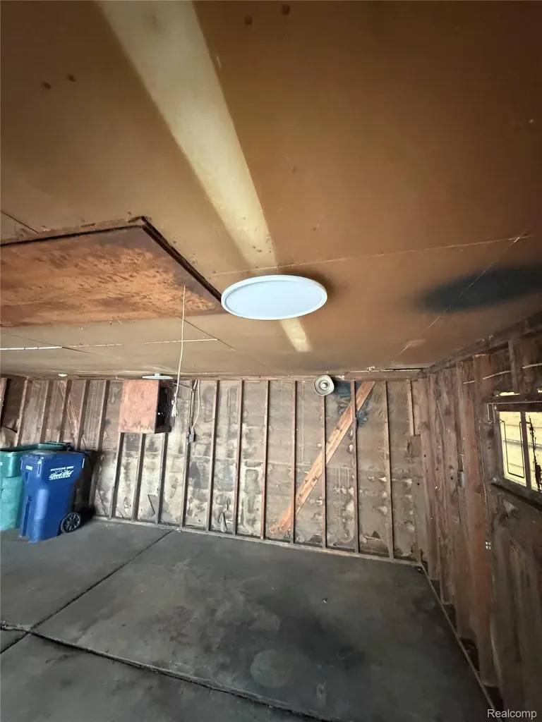 2079 Mclain Avenue Lincoln Park City MI 48146