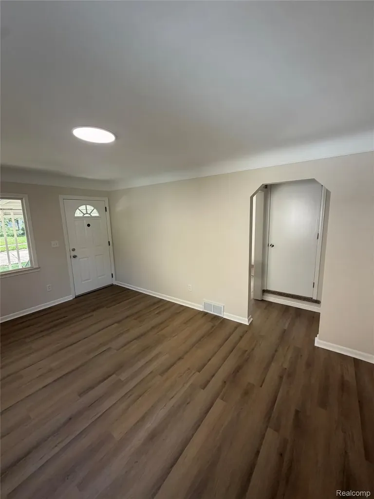 2079 Mclain Avenue Lincoln Park City MI 48146