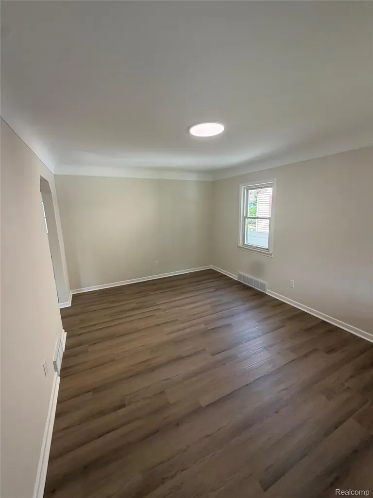 2079 Mclain Avenue Lincoln Park City MI 48146