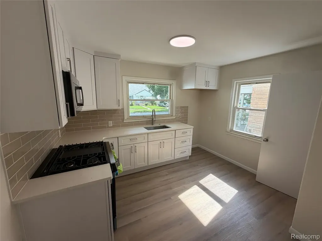 2079 Mclain Avenue Lincoln Park City MI 48146