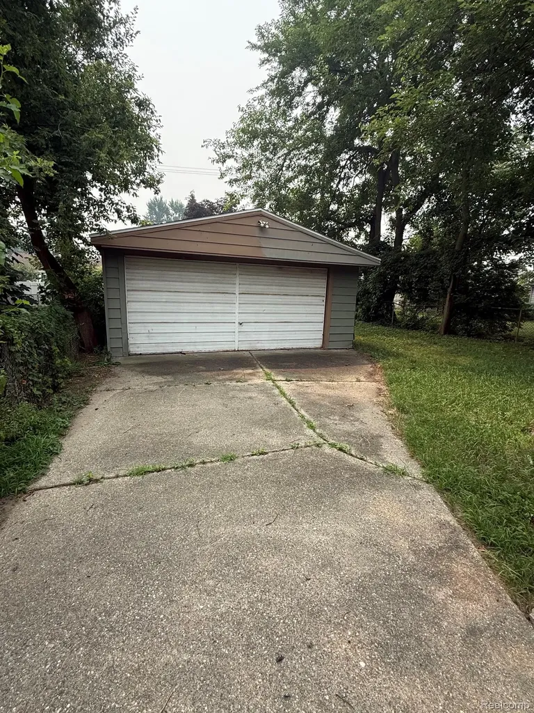 1478 E Harry Avenue Hazel Park City MI 48030