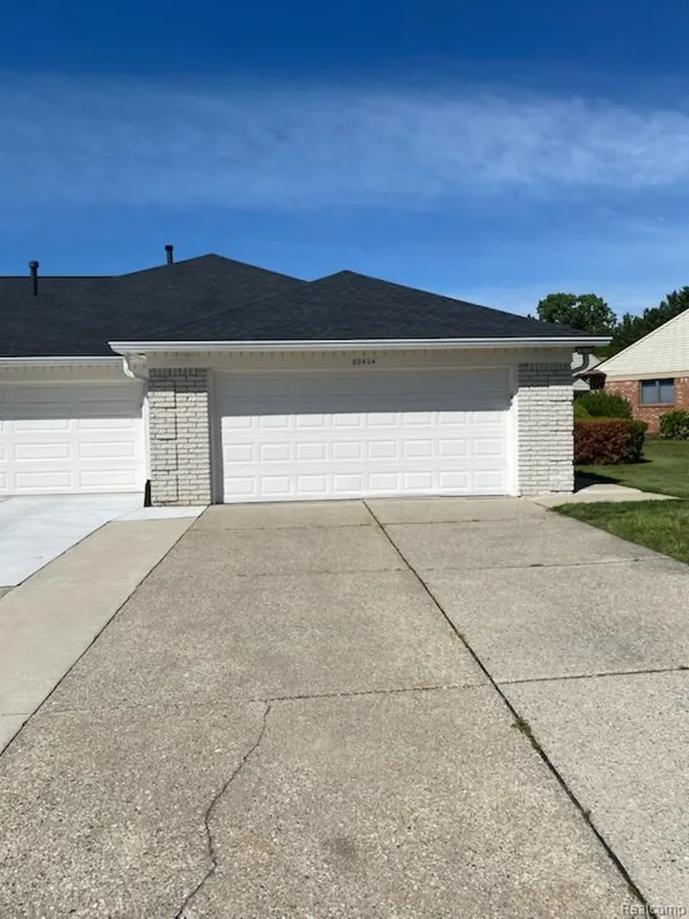 20404 Birch Meadow Drive Clinton Charter Township MI 48036