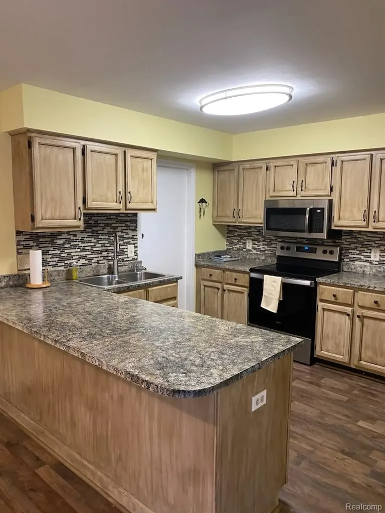 20404 Birch Meadow Drive Clinton Charter Township MI 48036
