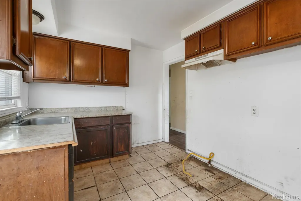 336 Sherbourne Street Inkster City MI 48141