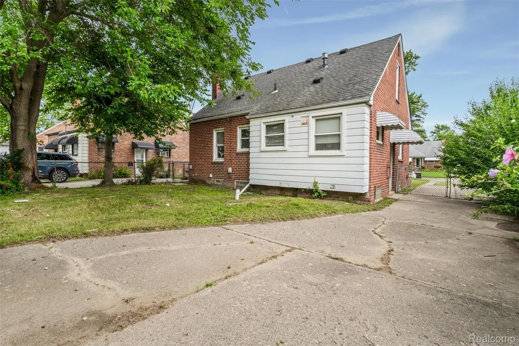 336 Sherbourne Street Inkster City MI 48141