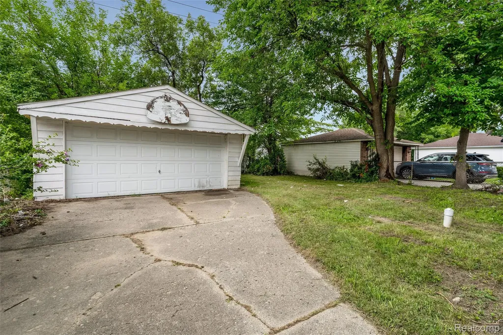 336 Sherbourne Street Inkster City MI 48141