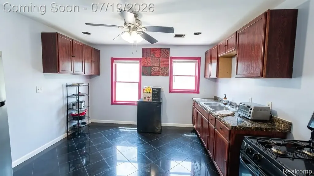 20487 Stratford Road Detroit City MI 48221
