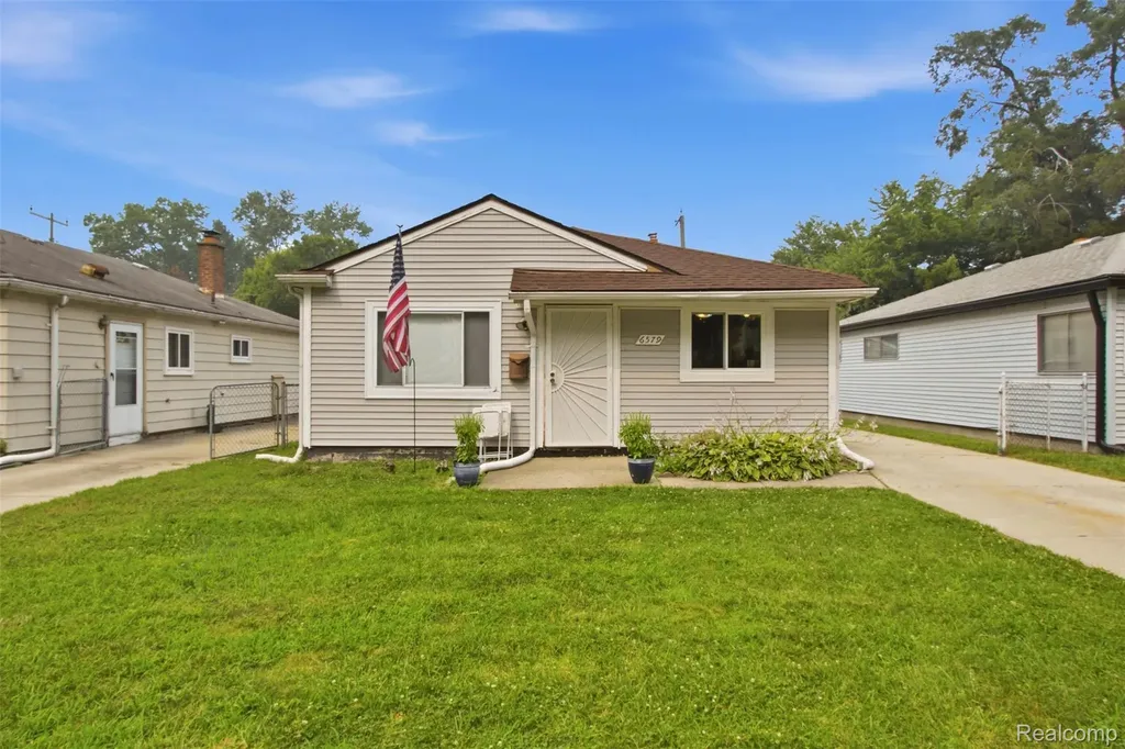 6579 N Highland Street Dearborn Heights City MI 48127