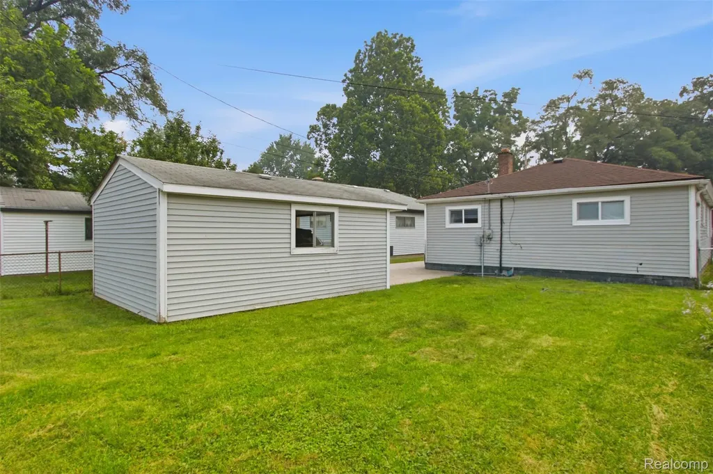 6579 N Highland Street Dearborn Heights City MI 48127