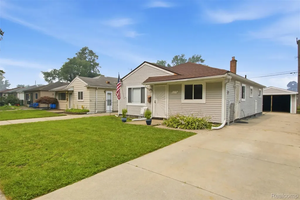 6579 N Highland Street Dearborn Heights City MI 48127