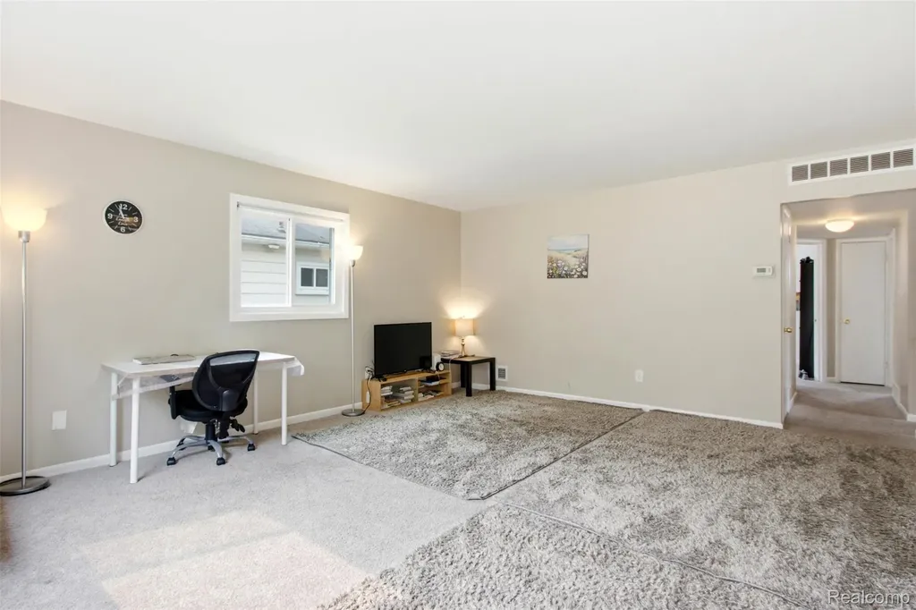 6579 N Highland Street Dearborn Heights City MI 48127