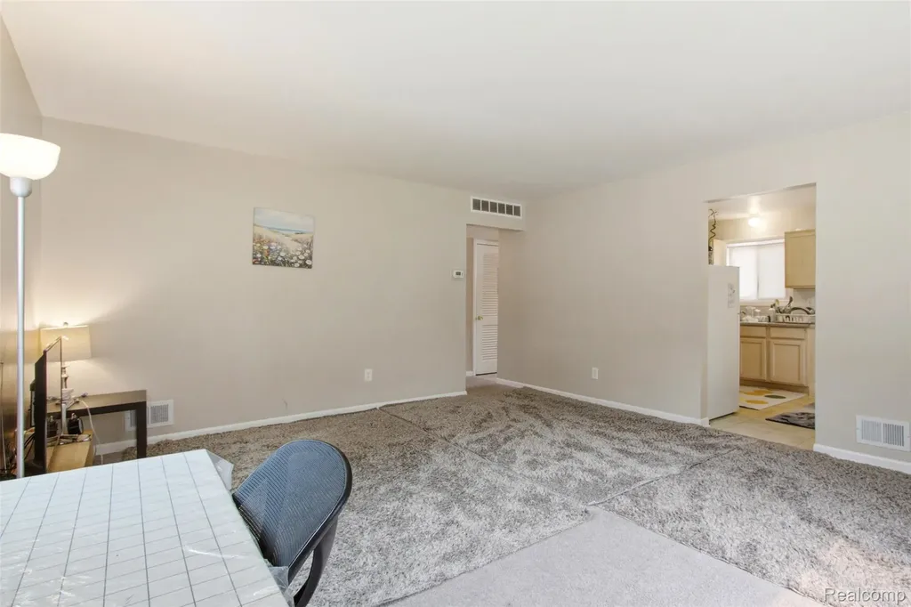 6579 N Highland Street Dearborn Heights City MI 48127