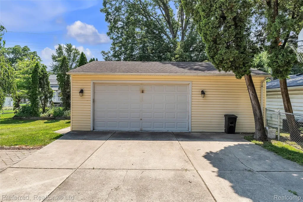 190 Crocker Boulevard Mt. Clemens City MI 48043