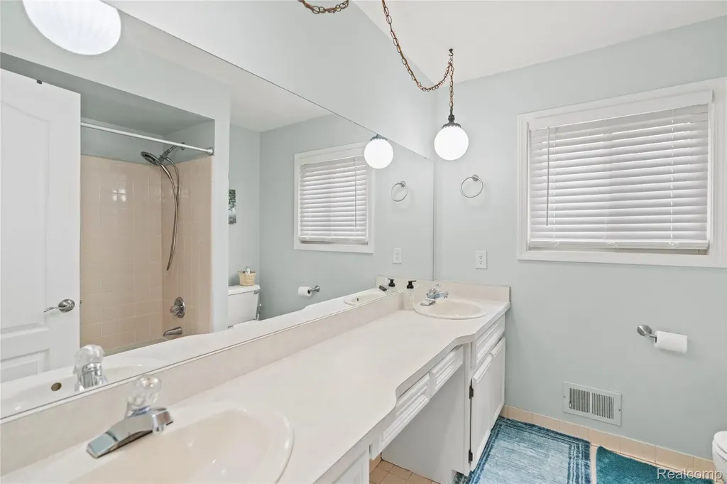 36765 Melbourne Drive Sterling Heights City MI 48312
