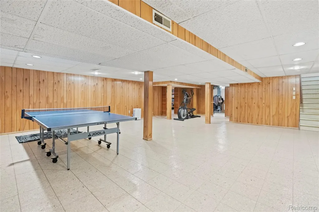 36765 Melbourne Drive Sterling Heights City MI 48312