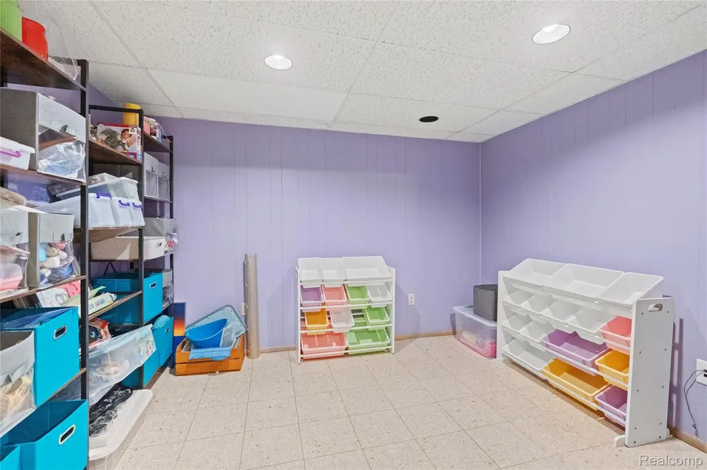 36765 Melbourne Drive Sterling Heights City MI 48312