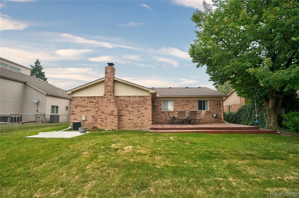 36765 Melbourne Drive Sterling Heights City MI 48312