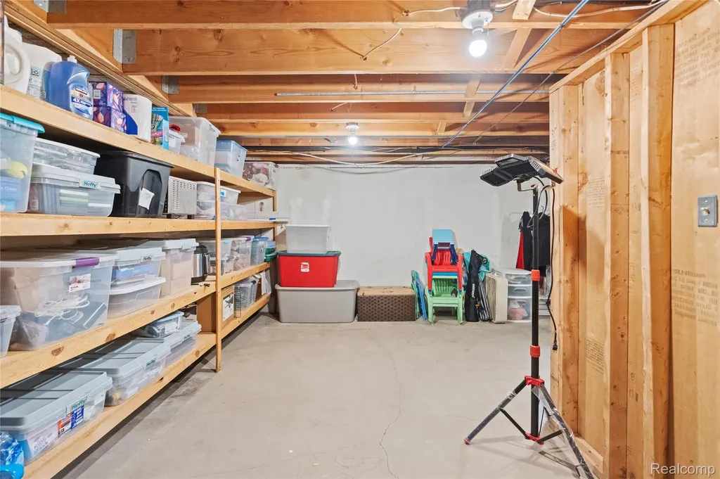 36765 Melbourne Drive Sterling Heights City MI 48312