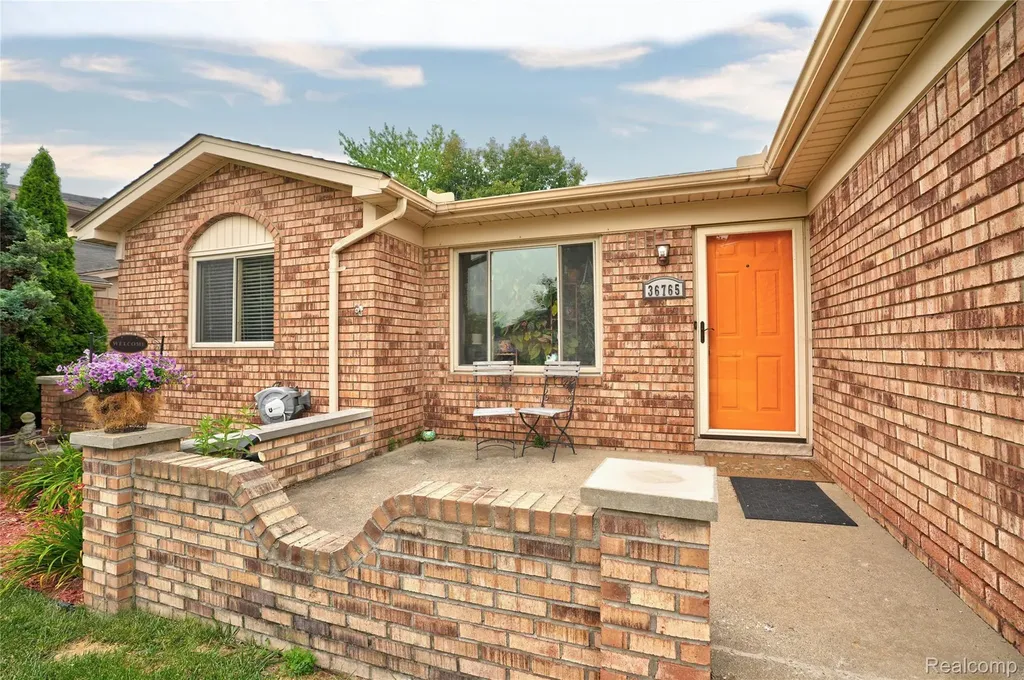 36765 Melbourne Drive Sterling Heights City MI 48312