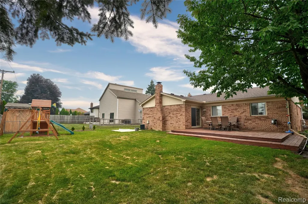36765 Melbourne Drive Sterling Heights City MI 48312