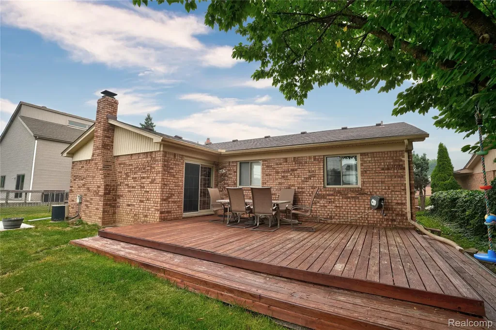 36765 Melbourne Drive Sterling Heights City MI 48312