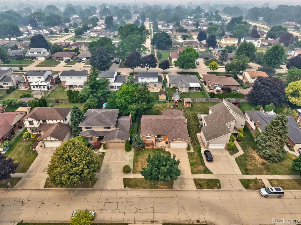 36765 Melbourne Drive Sterling Heights City MI 48312