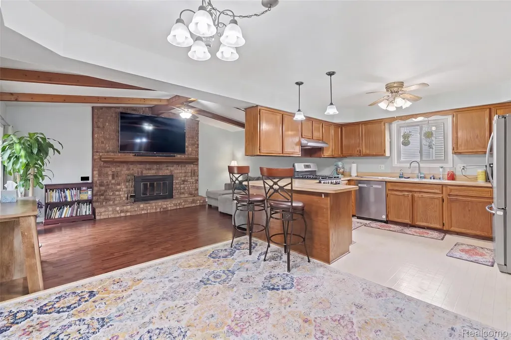 36765 Melbourne Drive Sterling Heights City MI 48312