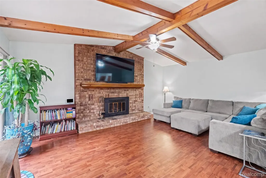 36765 Melbourne Drive Sterling Heights City MI 48312