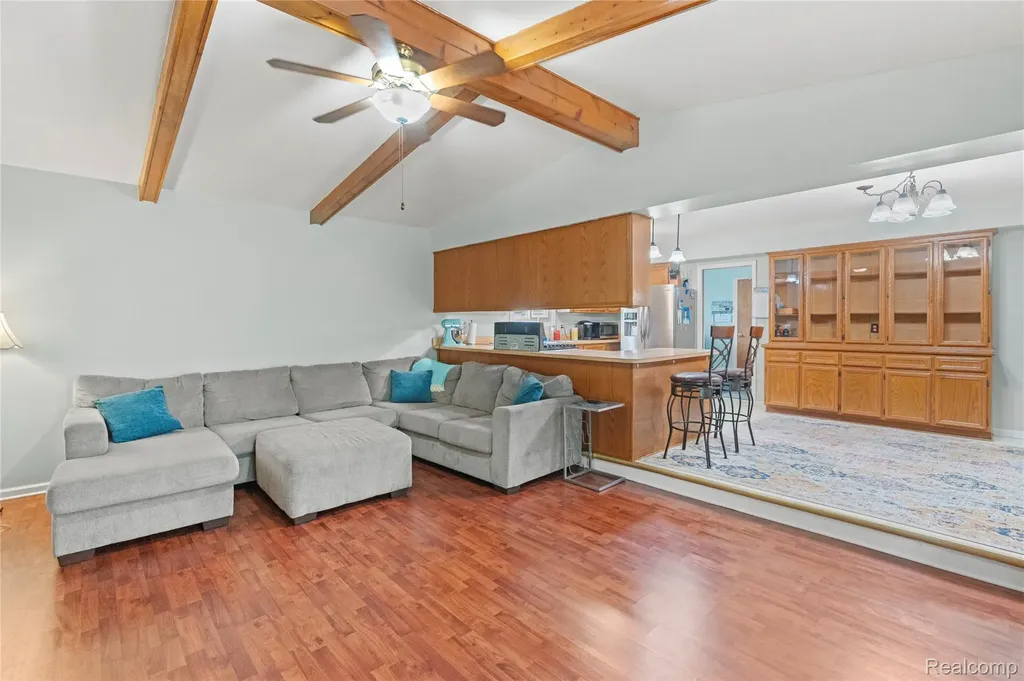 36765 Melbourne Drive Sterling Heights City MI 48312