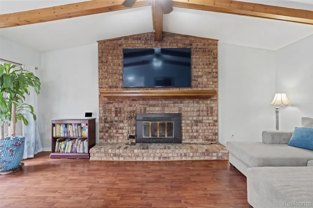 36765 Melbourne Drive Sterling Heights City MI 48312