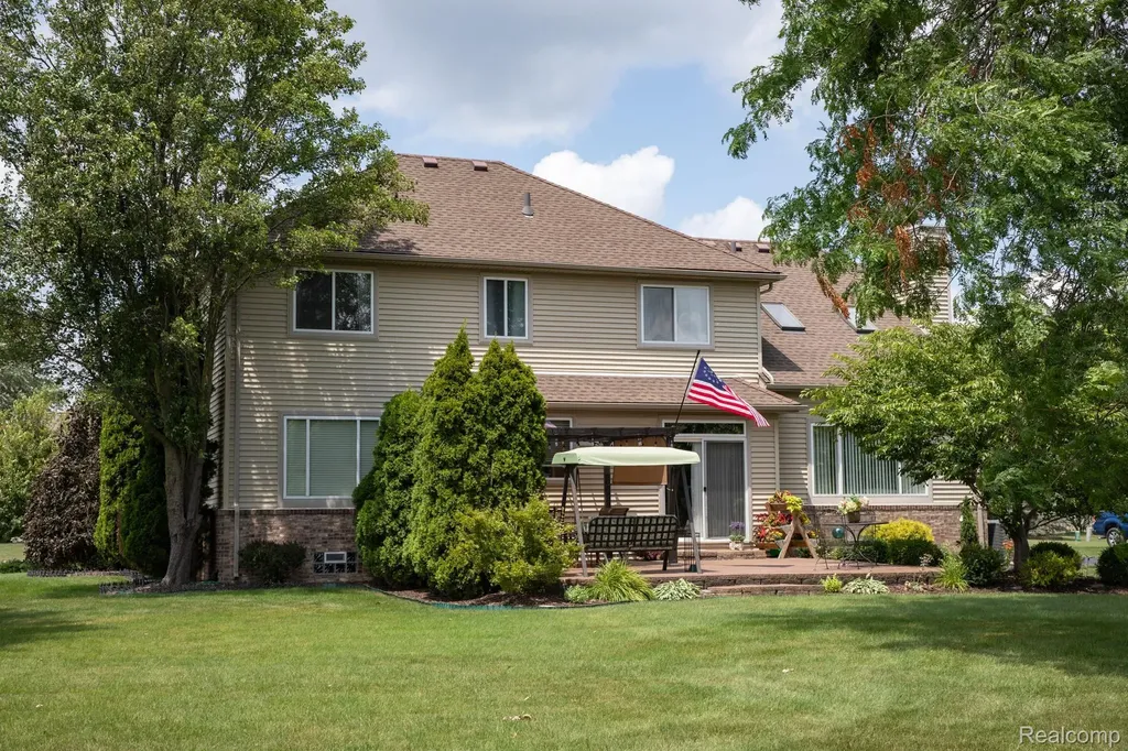 25663 Pond View Drive Huron Charter Township MI 48164