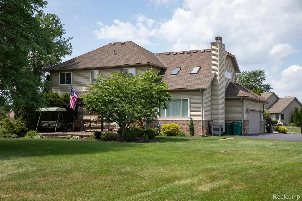 25663 Pond View Drive Huron Charter Township MI 48164
