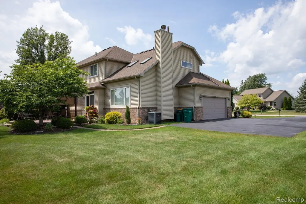 25663 Pond View Drive Huron Charter Township MI 48164