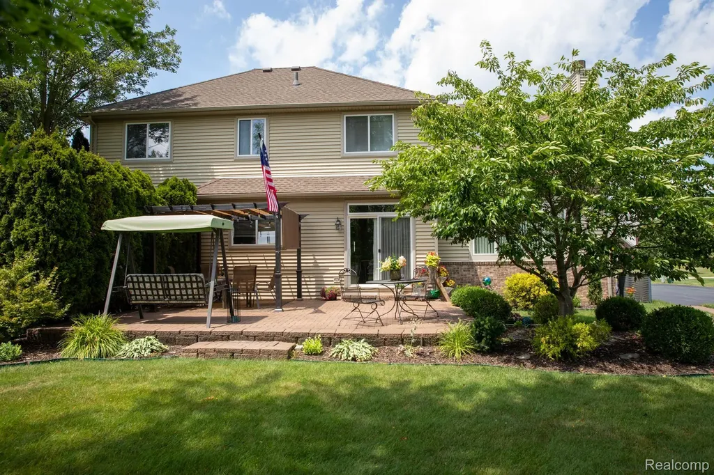 25663 Pond View Drive Huron Charter Township MI 48164