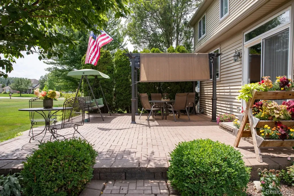 25663 Pond View Drive Huron Charter Township MI 48164