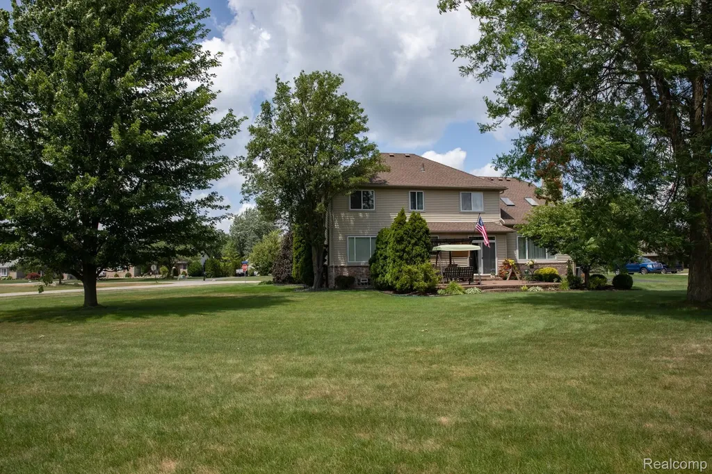 25663 Pond View Drive Huron Charter Township MI 48164
