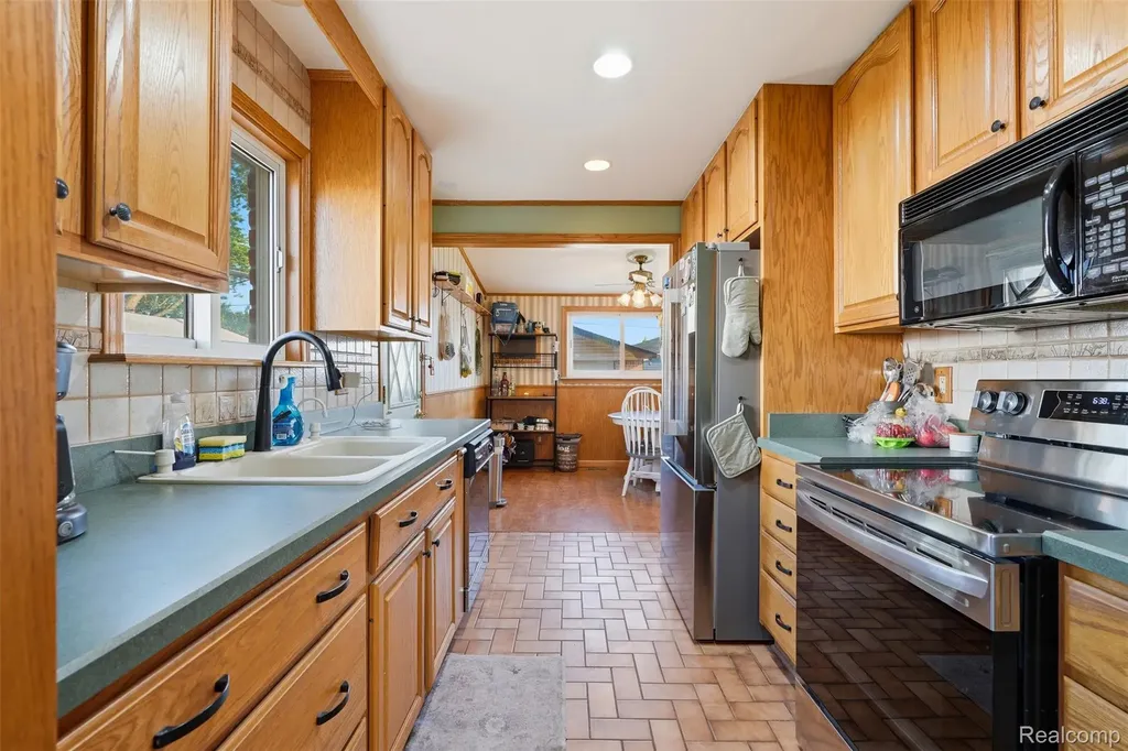 17968 Summer Lane S Fraser City MI 48026