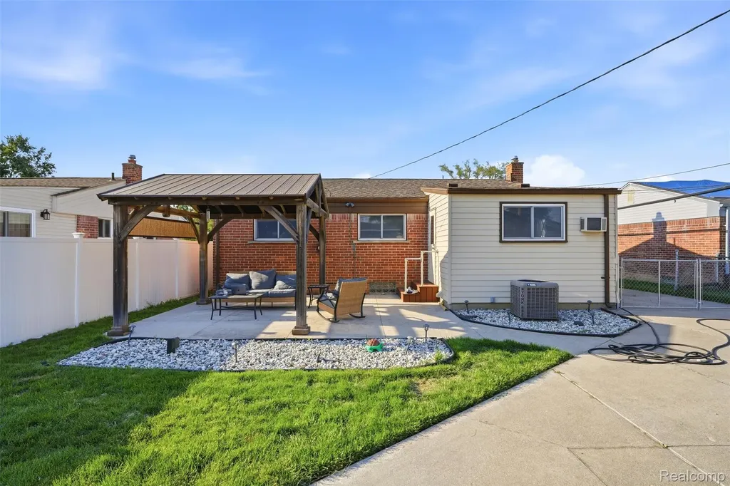 17968 Summer Lane S Fraser City MI 48026