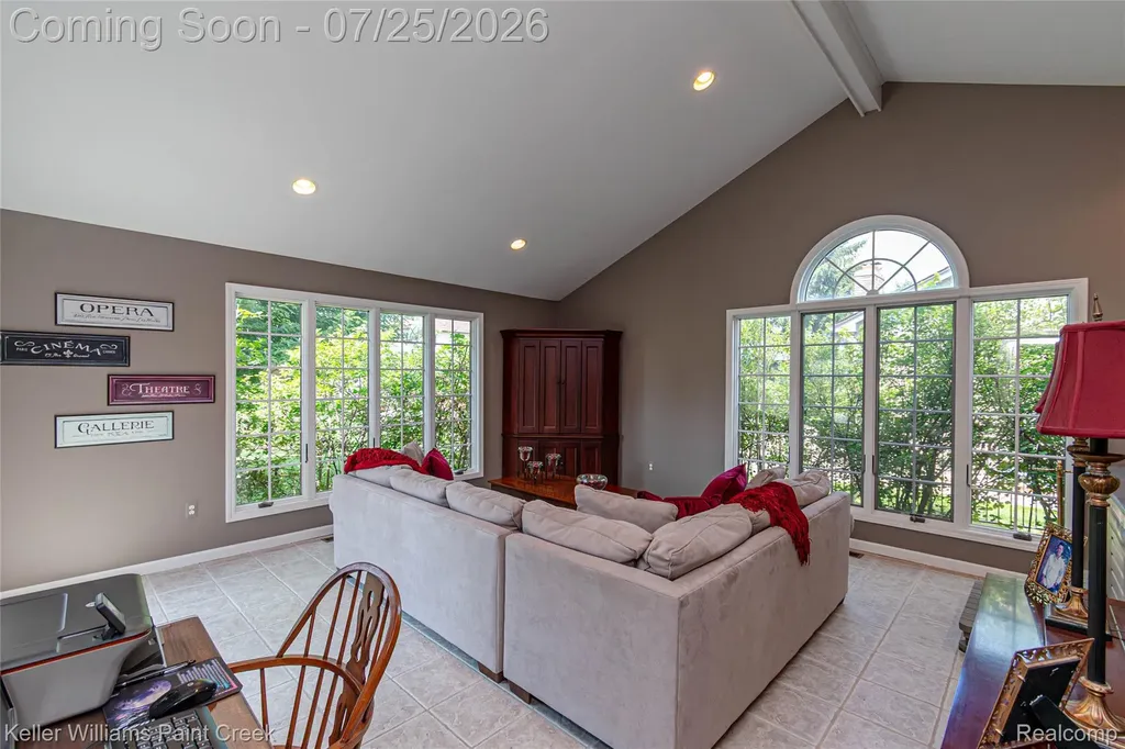 44333 Pentwater Drive Clinton Charter Township MI 48038