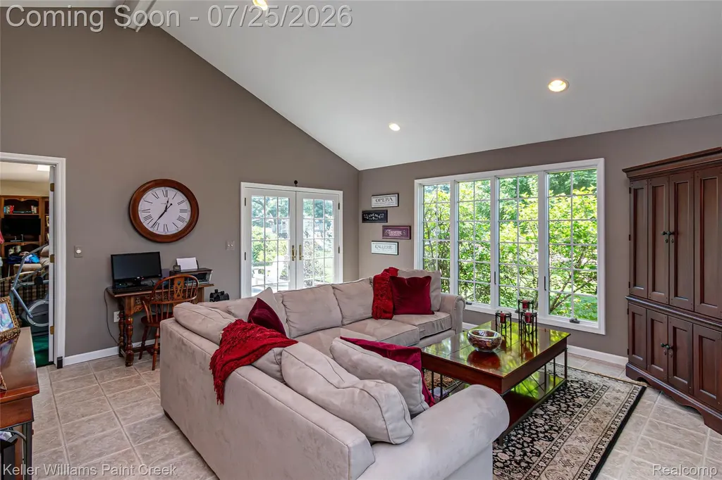 44333 Pentwater Drive Clinton Charter Township MI 48038