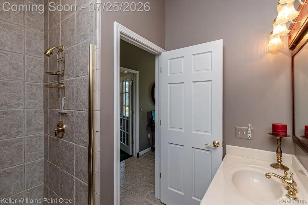 44333 Pentwater Drive Clinton Charter Township MI 48038