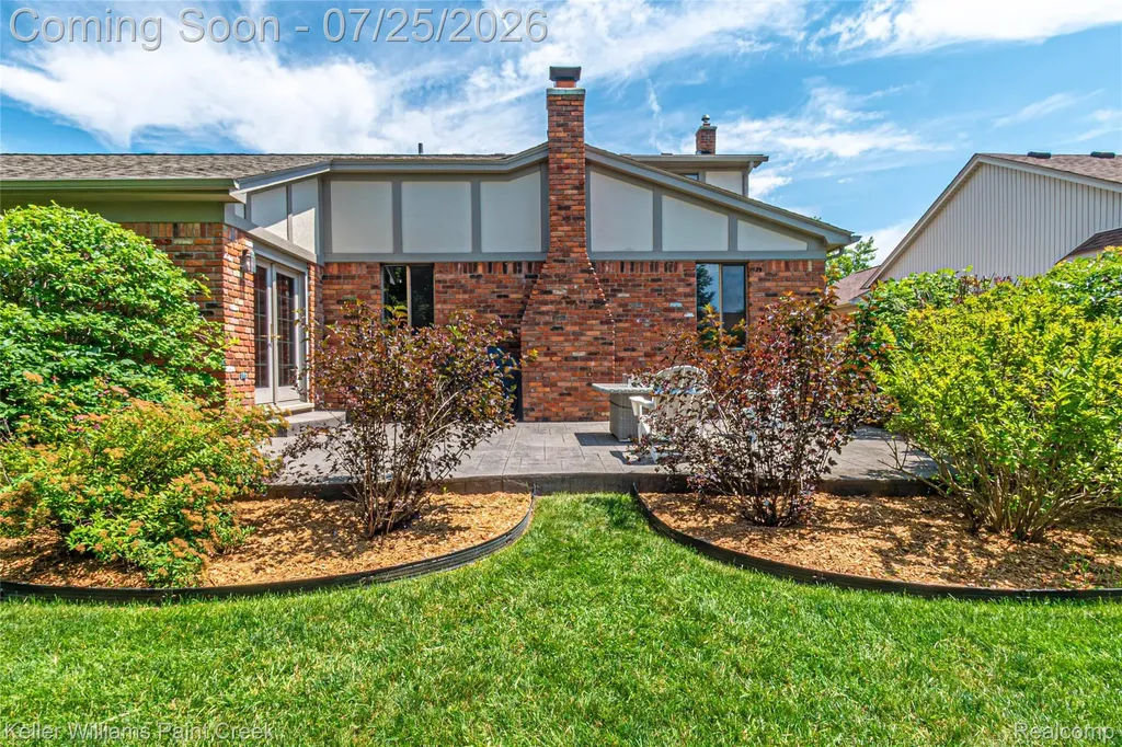 44333 Pentwater Drive Clinton Charter Township MI 48038