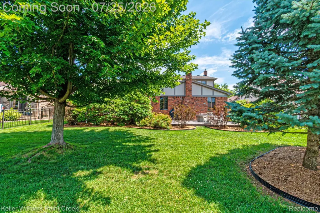 44333 Pentwater Drive Clinton Charter Township MI 48038