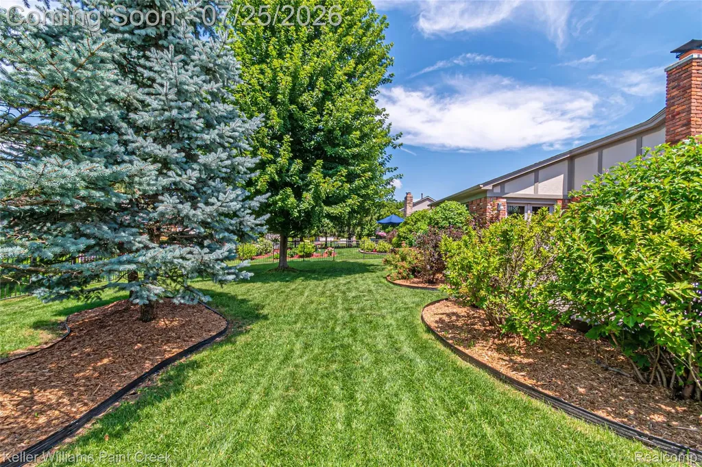 44333 Pentwater Drive Clinton Charter Township MI 48038
