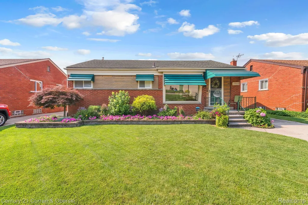 17543 Brody Avenue Allen Park City MI 48101